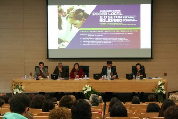 (Português) Seminário Poder Local e o Setor Solidário - A Rede Social e os novos desafios do p...